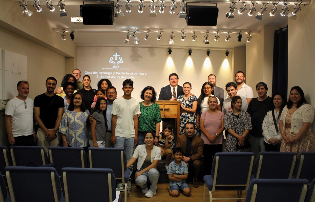 culto de ordenación, foto grupal de la iglesia 1